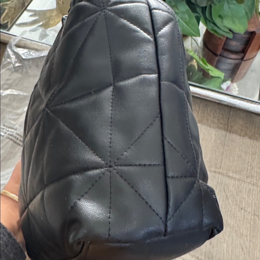 Black quilted bucket bag crossbody bag - Picture 12 of 12
